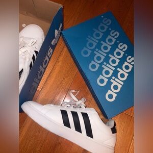 Adidas Sneakers